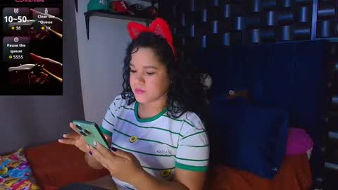 Snapshot of kesha_rosse_ chatting on October 30, 5:20 am KESHA online show from October 30, 5:20 am