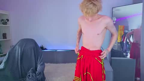 Snapshot of kessy_white chatting on September 24, 8:23 pm Kessy online show from September 24, 8:23 pm