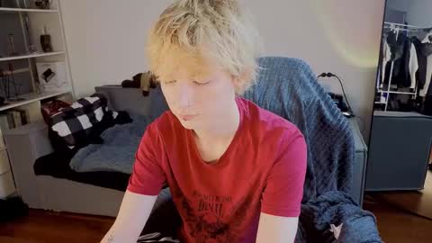 Snapshot of kessy_white chatting on October 7, 12:35 pm Kessy online show from October 7, 12:35 pm