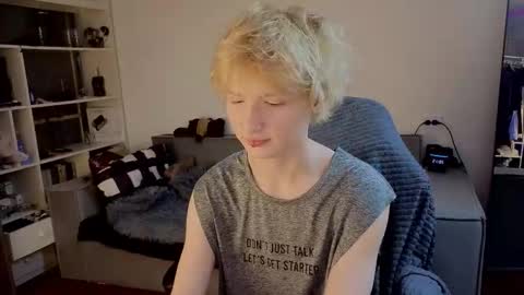 Snapshot of kessy_white chatting on October 8, 6:05 pm Kessy online show from October 8, 6:05 pm