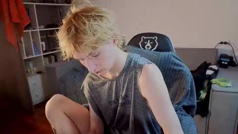 Snapshot of kessy_white chatting on October 10, 12:59 pm Kessy online show from October 10, 12:59 pm