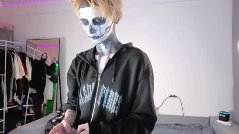 Snapshot of kessy_white chatting on October 31, 10:44 pm Kessy online show from October 31, 10:44 pm