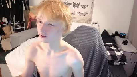 Snapshot of kessy_white chatting on November 6, 7:04 pm Kessy online show from November 6, 7:04 pm