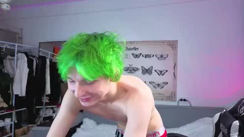 Snapshot of kessy_white chatting on November 17, 9:42 pm Kessy online show from November 17, 9:42 pm