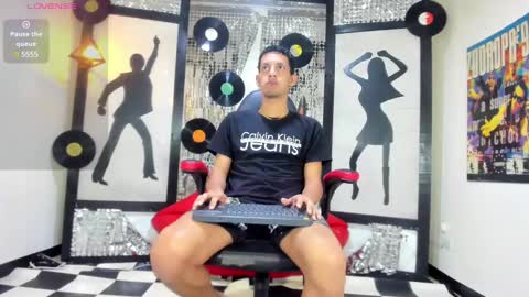 Snapshot of kevin__max_ chatting on January 8, 3:19 am Kev online show from January 8, 3:19 am