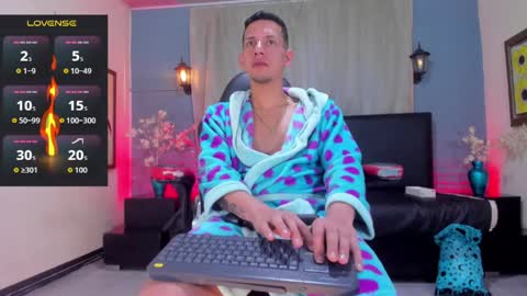 Snapshot of kevin__max_ chatting on March 23, 11:47 am Kev online show from March 23, 11:47 am
