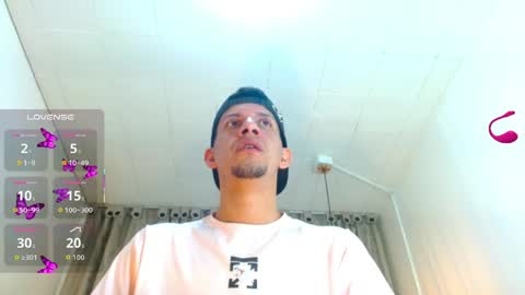 Snapshot of kevin__max_ chatting on March 31, 11:21 am Kev online show from March 31, 11:21 am
