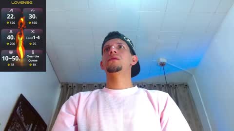 Snapshot of kevin__max_ chatting on April 7, 11:32 am Kev online show from April 7, 11:32 am