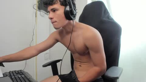 Snapshot of kevin_adrian01 chatting on June 2, 7:38 pm kevin_adrian01 online show from June 2, 7:38 pm