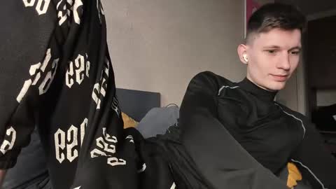 Snapshot of kevin_hornyyy chatting on May 23, 7:13 am kevin online show from May 23, 7:13 am