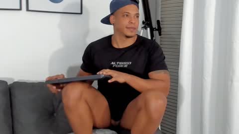 Snapshot of kevin_lance chatting on December 3, 5:31 am Kevin Lance online show from December 3, 5:31 am