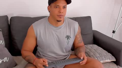 Snapshot of kevin_lance chatting on December 25, 12:15 pm Kevin Lance online show from December 25, 12:15 pm