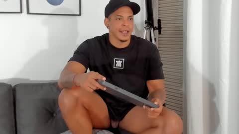 Snapshot of kevin_lance chatting on February 10, 8:53 am Kevin Lance online show from February 10, 8:53 am