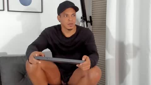 Snapshot of kevin_lance chatting on February 11, 8:26 am Kevin Lance online show from February 11, 8:26 am