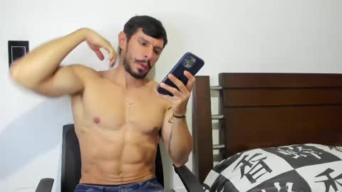 Snapshot of kevin_malone22 chatting on April 13, 11:43 pm kevin_malone22 online show from April 13, 11:43 pm
