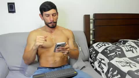 Snapshot of kevin_malone22 chatting on May 26, 2:40 am kevin_malone22 online show from May 26, 2:40 am