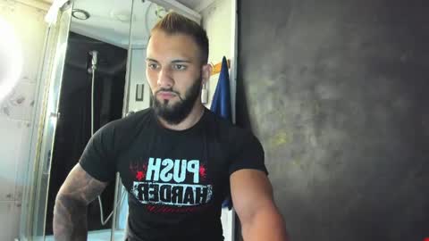 Snapshot of kevin_muscle1 chatting on May 4, 8:21 am Kevin online show from May 4, 8:21 am