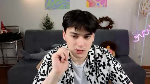 Snapshot of kevinhunter_ chatting on December 14, 12:32 pm kevinhunter_ online show from December 14, 12:32 pm