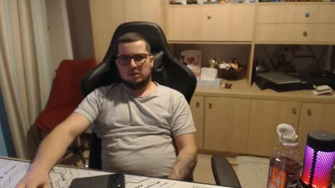 Snapshot of kevinnlovely chatting on October 15, 7:25 pm Kevinn online show from October 15, 7:25 pm