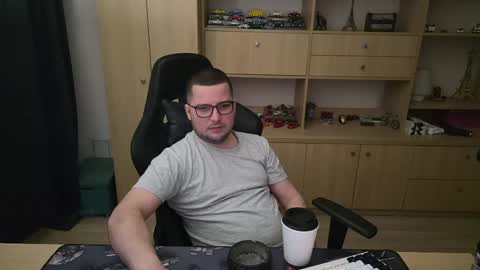 Kevinn online show from April 12, 11:43 pm