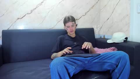 Snapshot of kevinperlas_ chatting on November 24, 8:41 pm kevinperlas_ online show from November 24, 8:41 pm