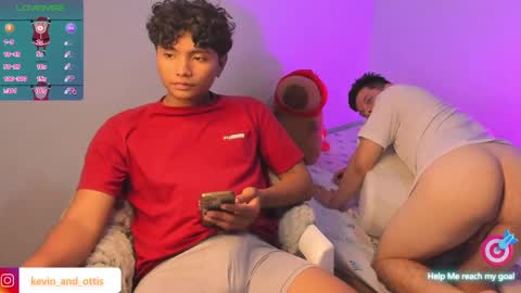 Snapshot of kevinxlvx chatting on December 27, 12:50 am kevin and ottis online show from December 27, 12:50 am