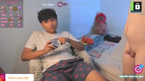 Snapshot of kevinxlvx chatting on January 1, 12:00 am kevin and ottis online show from January 1, 12:00 am