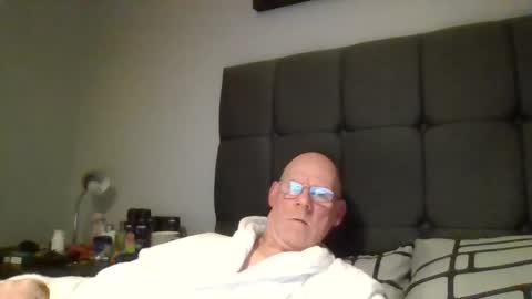 kevlooking4sez online show from December 6, 12:12 am