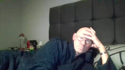 kevlooking4sez online show from January 25, 11:00 pm