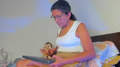 Snapshot of keyla_milf chatting on August 5, 12:13 am Keila Milf online show from August 5, 12:13 am