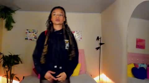 Snapshot of keyla_roberts_ chatting on December 13, 10:30 am Adhara. Help me reach 100 likes online show from December 13, 10:30 am