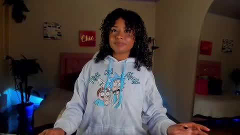 Snapshot of keyla_roberts_ chatting on December 18, 7:41 pm Adhara. Help me reach 100 likes online show from December 18, 7:41 pm