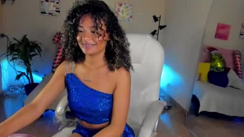 Snapshot of keyla_roberts_ chatting on December 26, 11:46 pm Adhara. Help me reach 100 likes online show from December 26, 11:46 pm
