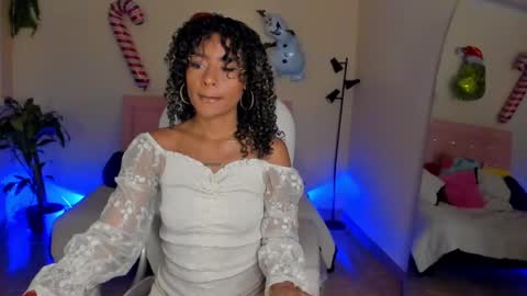 Snapshot of keyla_roberts_ chatting on December 29, 4:19 pm Adhara. Help me reach 100 likes online show from December 29, 4:19 pm