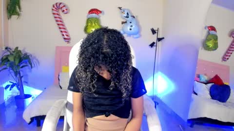 Snapshot of keyla_roberts_ chatting on December 30, 7:32 pm Adhara. Help me reach 100 likes online show from December 30, 7:32 pm