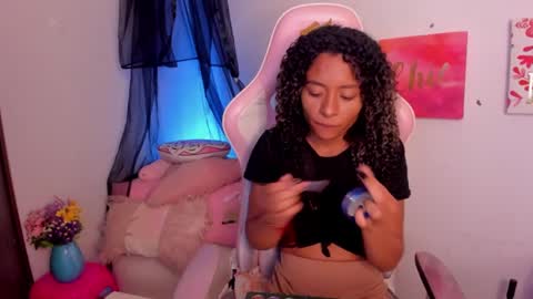 Snapshot of keyla_roberts_ chatting on December 31, 1:08 pm Adhara. Help me reach 100 likes online show from December 31, 1:08 pm