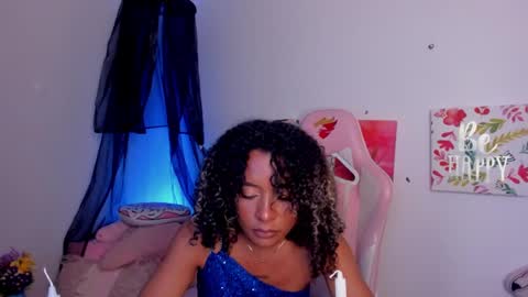 Snapshot of keyla_roberts_ chatting on December 31, 4:14 pm Adhara. Help me reach 100 likes online show from December 31, 4:14 pm
