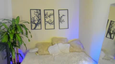 Snapshot of keyla_roberts_ chatting on January 1, 6:06 pm Adhara. Help me reach 100 likes online show from January 1, 6:06 pm