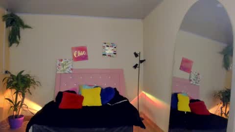 Snapshot of keyla_roberts_ chatting on January 3, 7:50 pm Adhara. Help me reach 100 likes online show from January 3, 7:50 pm