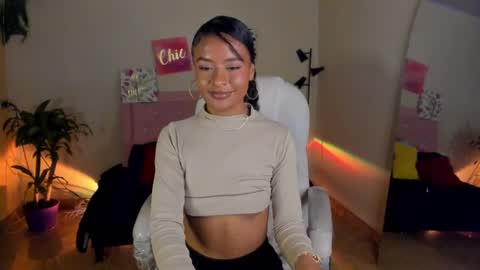 Snapshot of keyla_roberts_ chatting on January 3, 10:51 pm Adhara. Help me reach 100 likes online show from January 3, 10:51 pm
