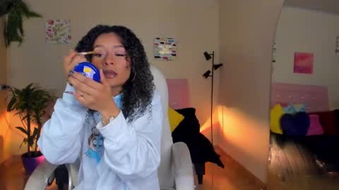 Snapshot of keyla_roberts_ chatting on January 6, 3:42 am Adhara. Help me reach 100 likes online show from January 6, 3:42 am