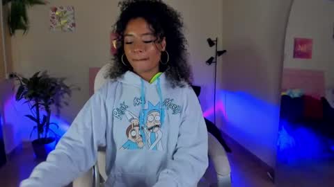 Snapshot of keyla_roberts_ chatting on January 6, 6:47 am Adhara. Help me reach 100 likes online show from January 6, 6:47 am