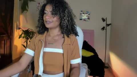 Snapshot of keyla_roberts_ chatting on January 23, 7:51 pm Adhara. Help me reach 100 likes online show from January 23, 7:51 pm