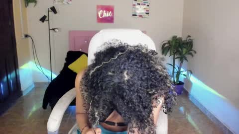 Snapshot of keyla_roberts_ chatting on January 26, 12:11 pm Adhara. Help me reach 100 likes online show from January 26, 12:11 pm