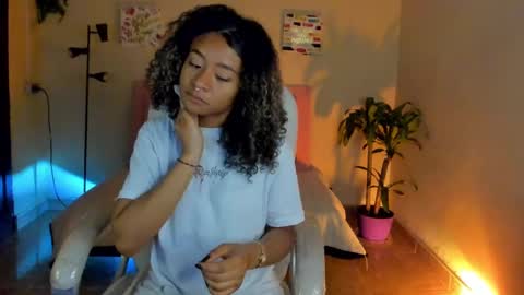 Snapshot of keyla_roberts_ chatting on January 28, 10:45 pm Adhara. Help me reach 100 likes online show from January 28, 10:45 pm