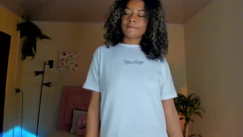 Snapshot of keyla_roberts_ chatting on January 29, 1:58 am Adhara. Help me reach 100 likes online show from January 29, 1:58 am