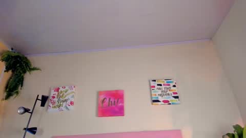 Snapshot of keyla_roberts_ chatting on January 29, 8:18 am Adhara. Help me reach 100 likes online show from January 29, 8:18 am