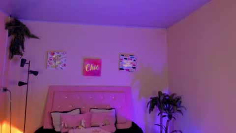 Snapshot of keyla_roberts_ chatting on January 30, 7:07 am Adhara. Help me reach 100 likes online show from January 30, 7:07 am