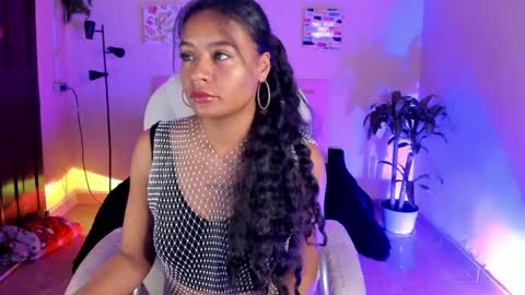 Snapshot of keyla_roberts_ chatting on January 31, 8:11 am Adhara. Help me reach 100 likes online show from January 31, 8:11 am