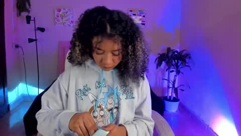 Snapshot of keyla_roberts_ chatting on February 1, 1:55 am Adhara. Help me reach 100 likes online show from February 1, 1:55 am